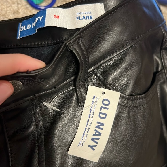 NWT Old Navy High Rise Flare Faux Leather Black Jack Pants Size 18. 2-4 Womens - Picture 4 of 10